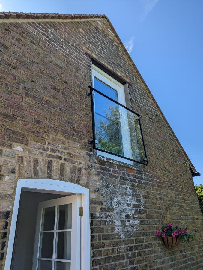 Myrtle Stables - Converted, Self-Contained, Countryside Hernhill Екстер'єр фото
